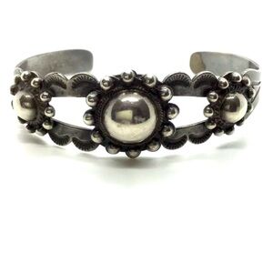 NATIVE AMERICAN OR MEXICAN DOT STERLING SILVER CUFF BRACELET